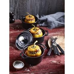 Staub Cocotte 14 Cm, Rund, Schwarz, Gusseisen 10 Staub Cocotte 14 Cm, Rund, Schwarz, Gusseisen -STAUB Küche 000017042