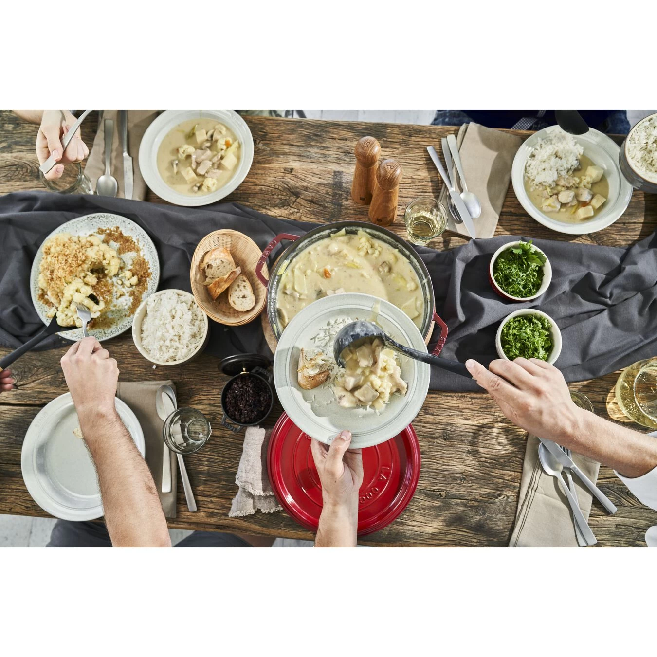 Staub Cocotte 28 Cm, Rund, Kirsch-Rot, Gusseisen 5 Staub Cocotte 28 Cm, Rund, Kirsch-Rot, Gusseisen – Bild 5