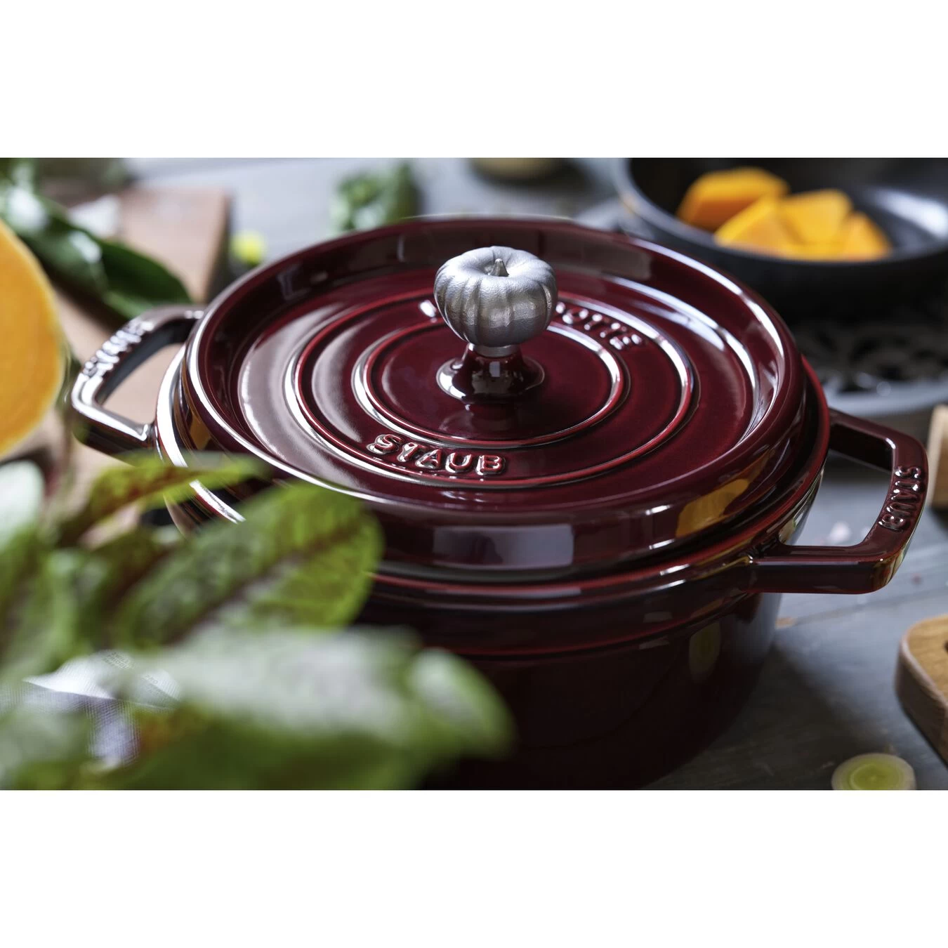 Staub Cocotte 24 Cm, Rund, Grenadine-Rot, Gusseisen 4 Staub Cocotte 24 Cm, Rund, Grenadine-Rot, Gusseisen – Bild 4