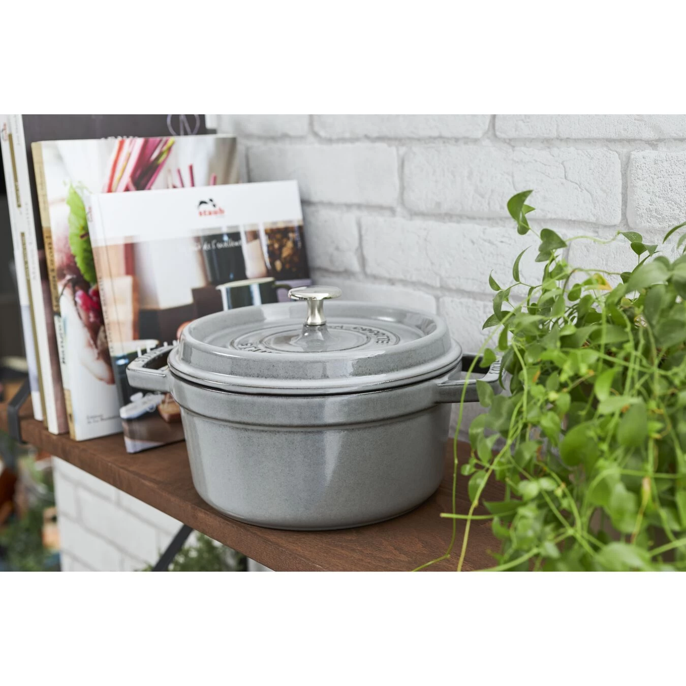 Staub Cocotte 18 Cm, Rund, Graphit-Grau, Gusseisen 6 Staub Cocotte 18 Cm, Rund, Graphit-Grau, Gusseisen – Bild 6